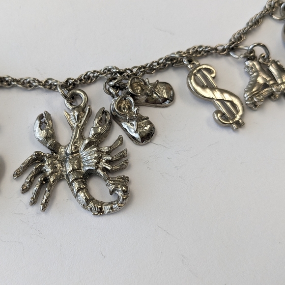 VTG SILVER TONE CHUNKY CHARM BRACELET - Picture 3 of 16